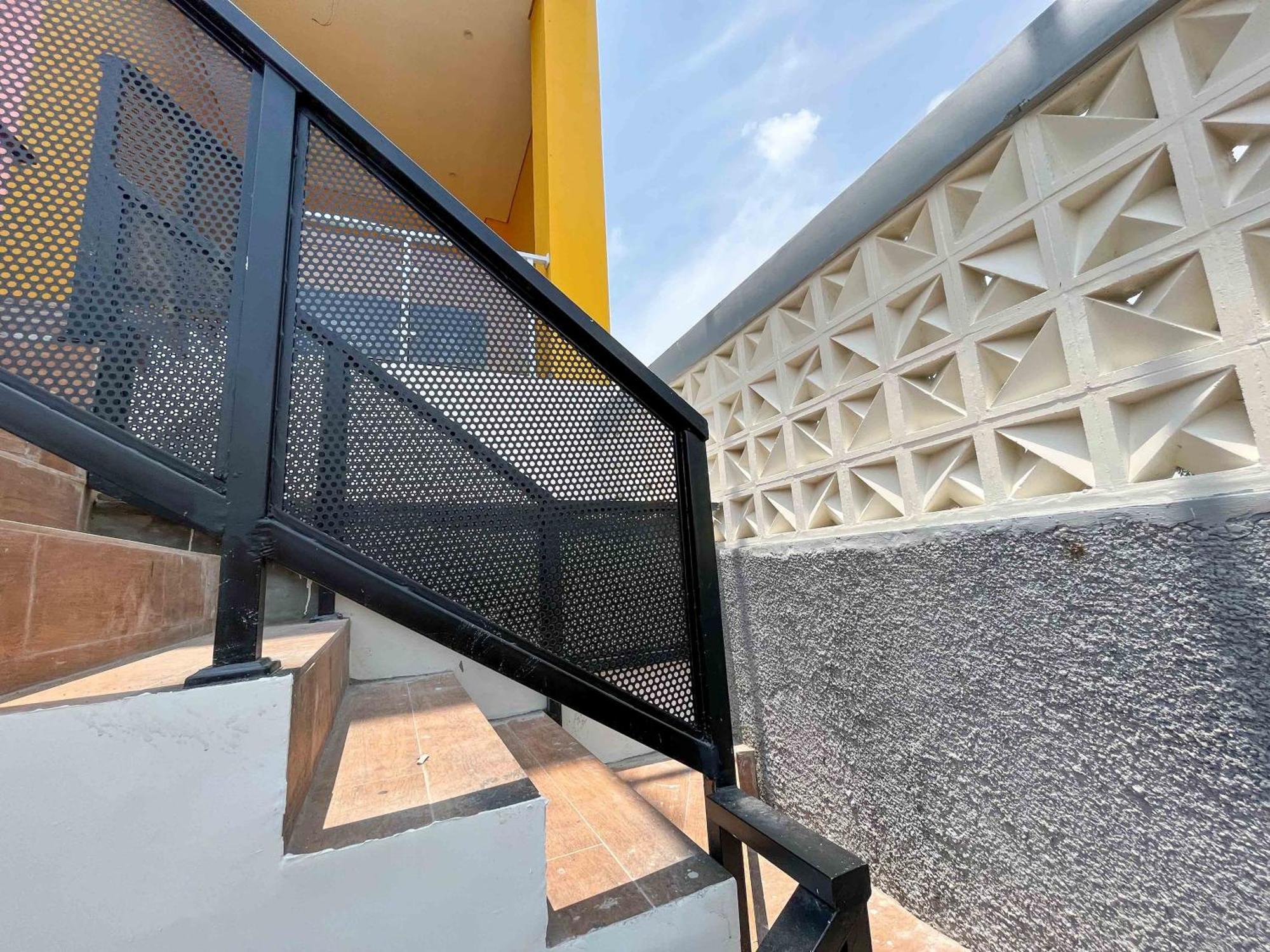 Sans Hotel Premiere Majapahit Semarang Exteriér fotografie